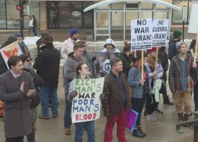 تظاهرات ضدجنگ در مونترال و واشنگتن؛ ترامپ را عزل کنید